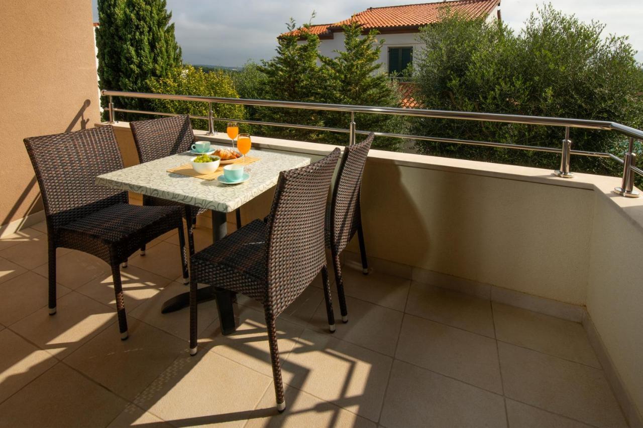 Apartments Oliva Premantura Exterior foto